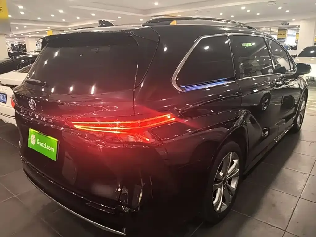 Toyota Sienna — фото 9
