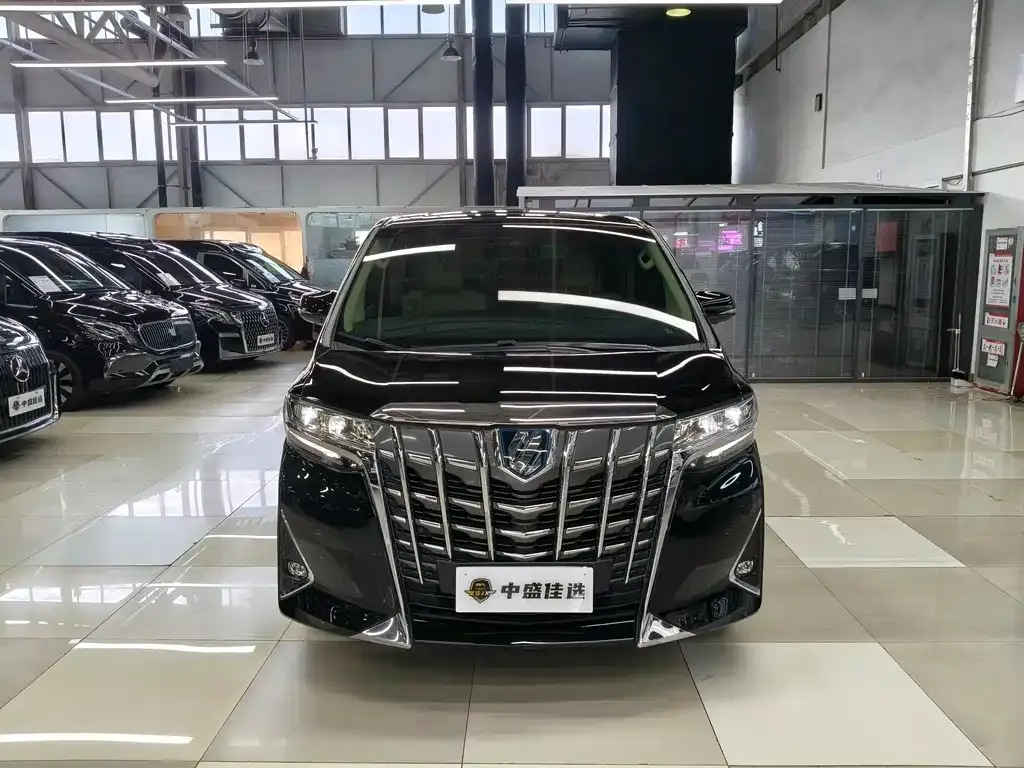 Toyota Alphard — фото 2