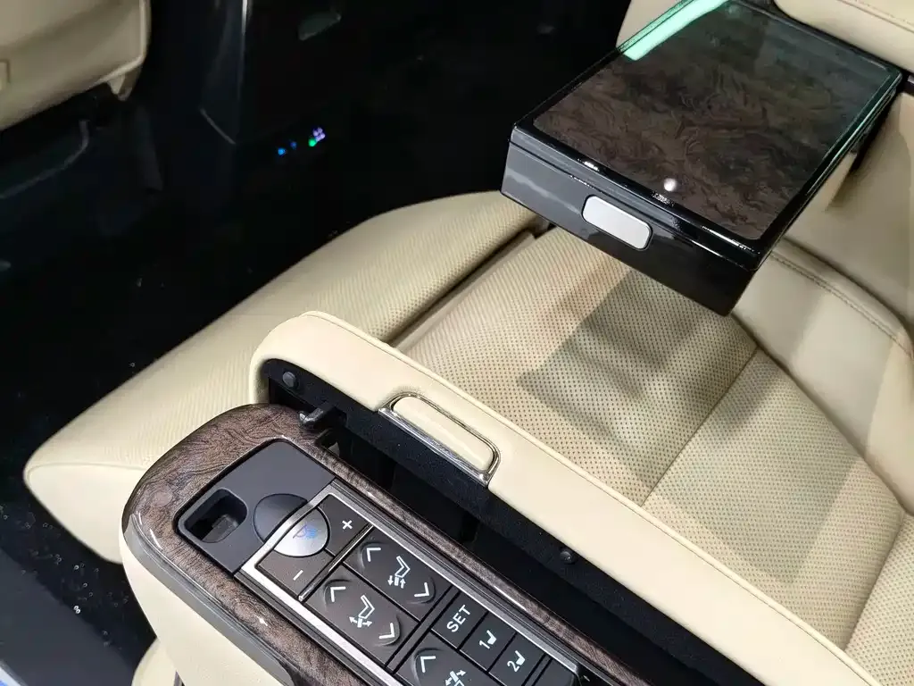 Toyota Alphard — фото 10