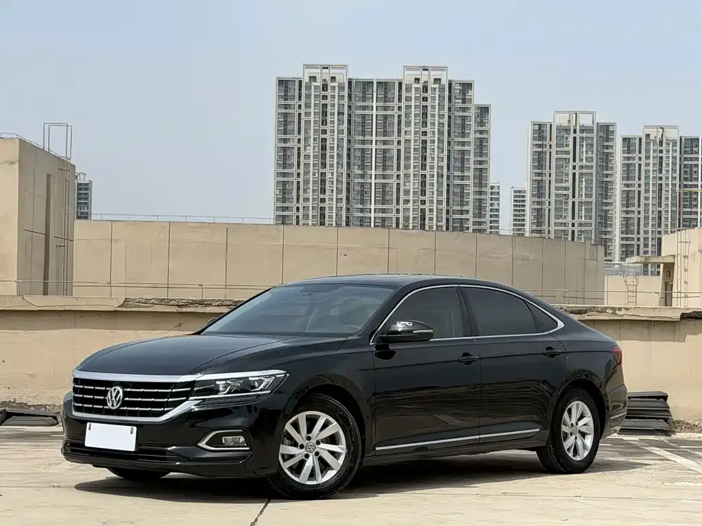 Volkswagen Passat — фото 1