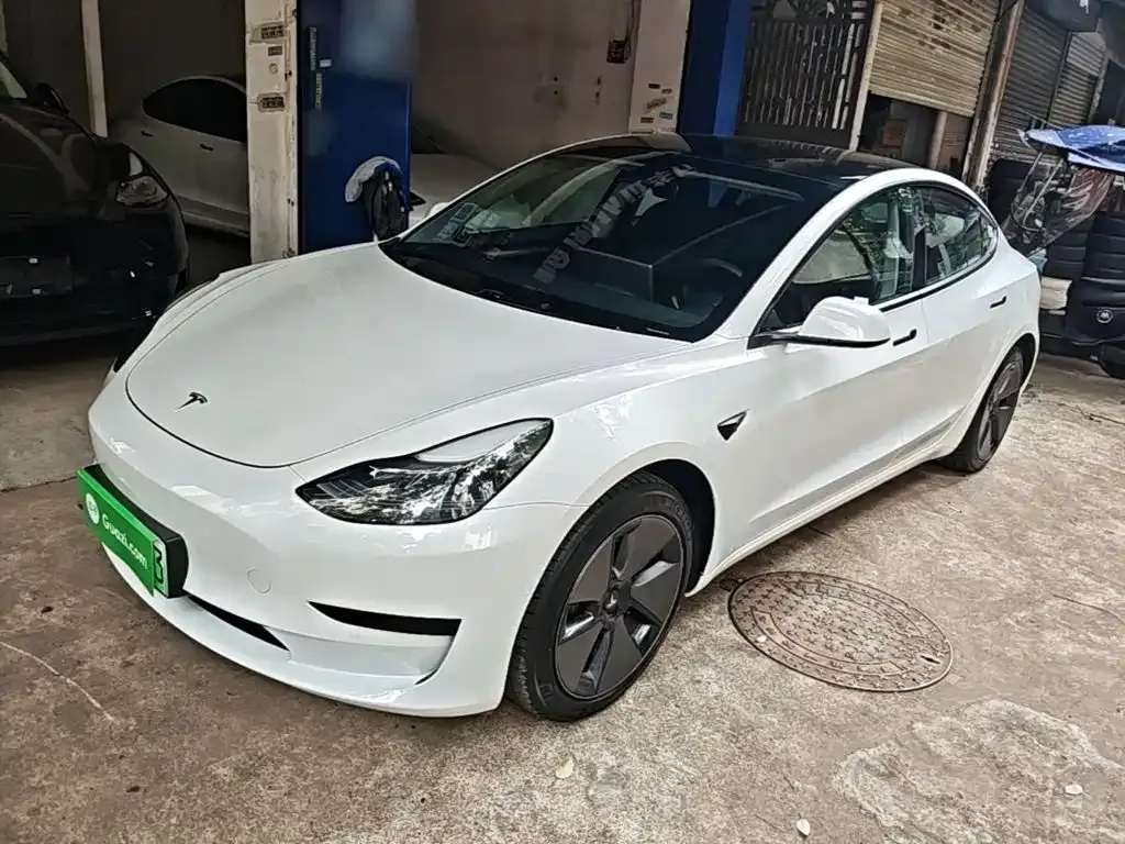 Tesla Model 3 — фото 1