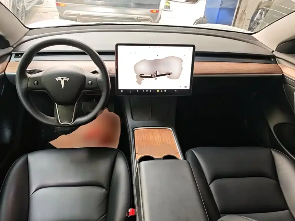 Tesla Model 3 — фото 2