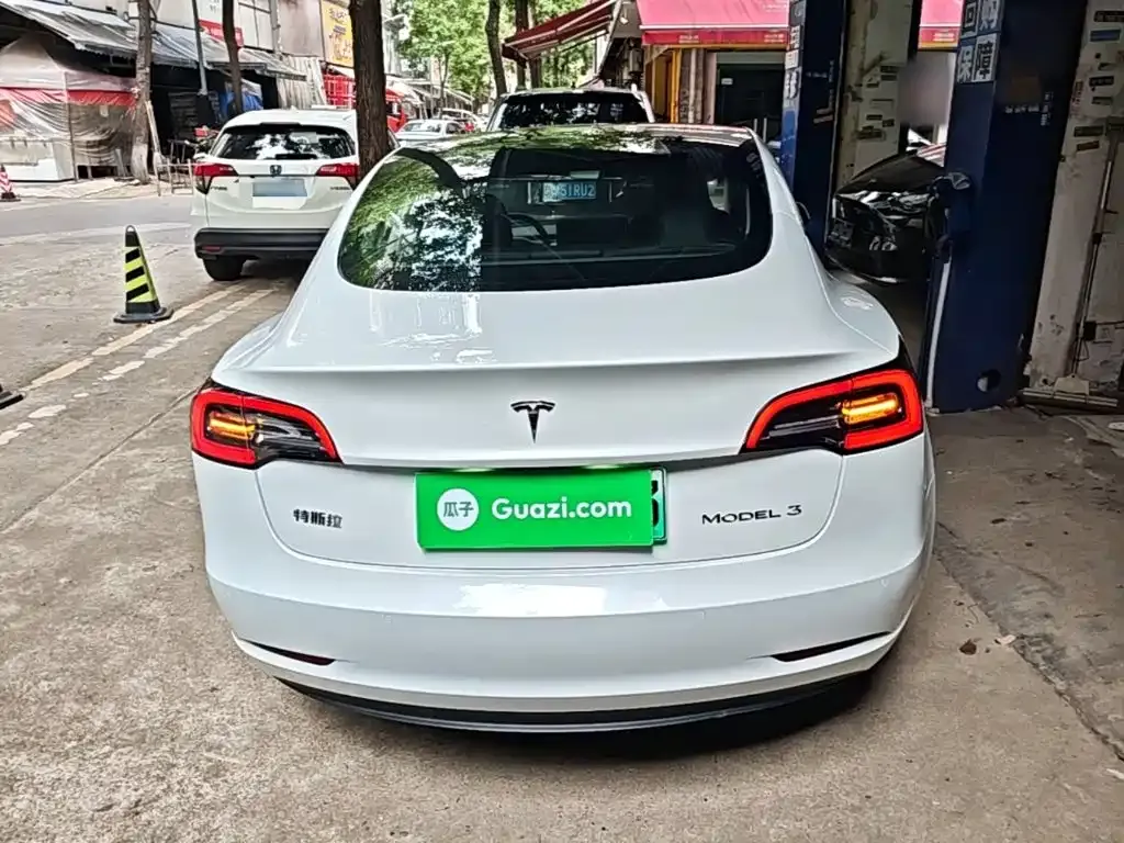Tesla Model 3 — фото 4