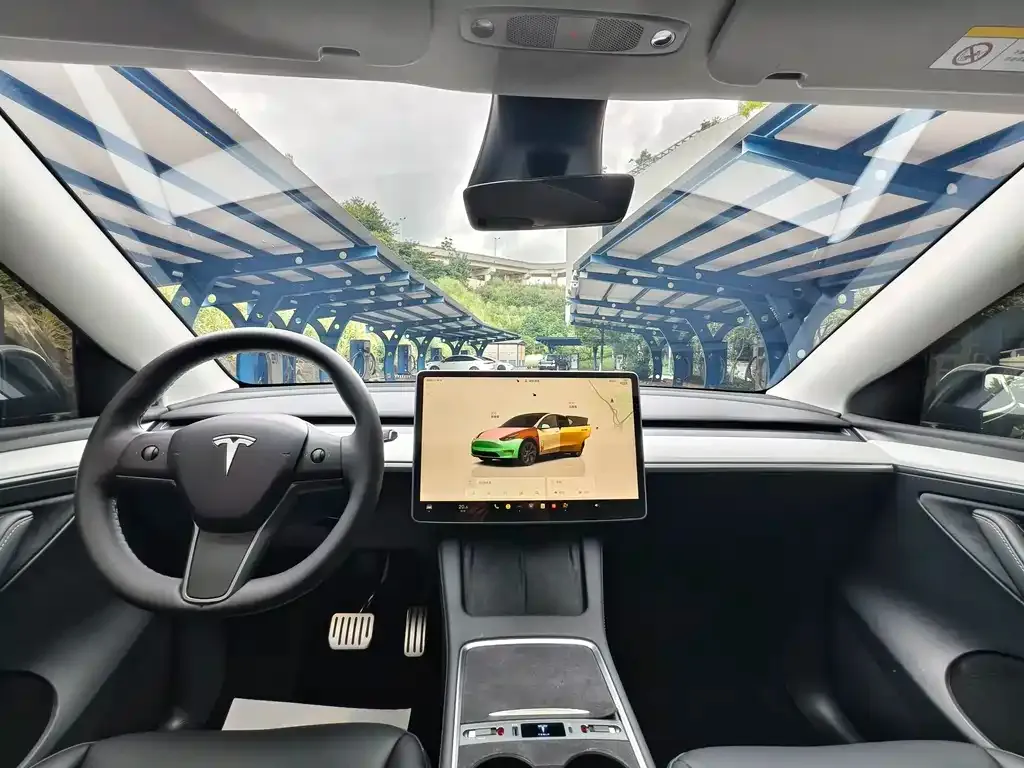 Tesla Model Y — фото 8