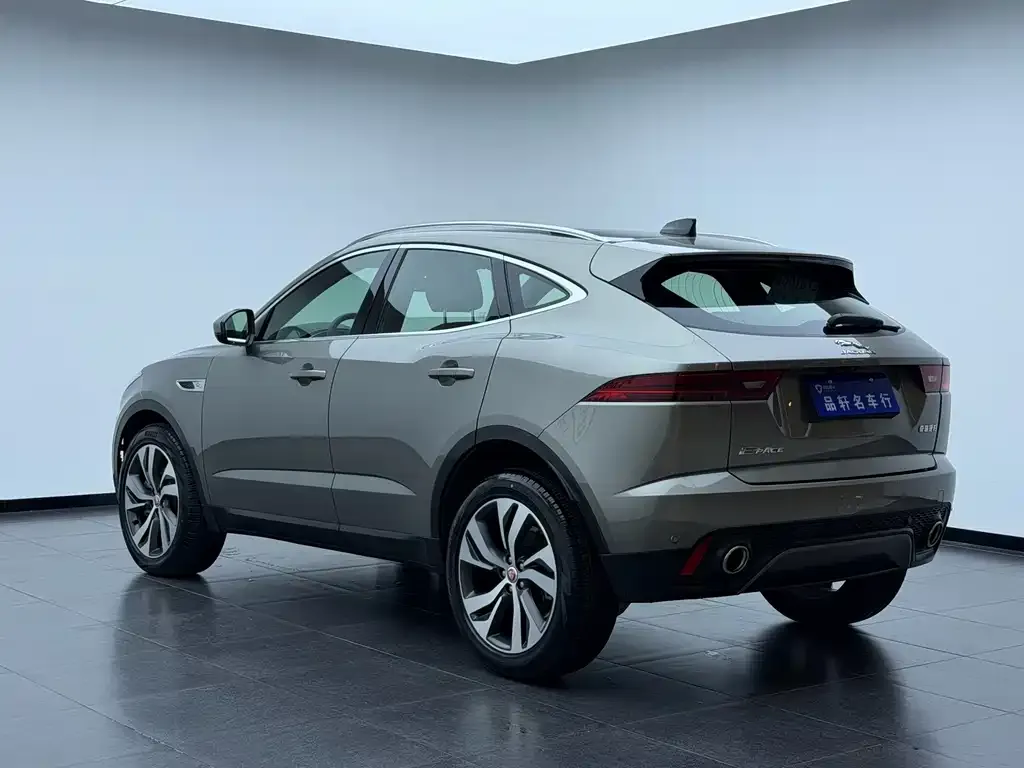 Jaguar E-PACE — фото 6