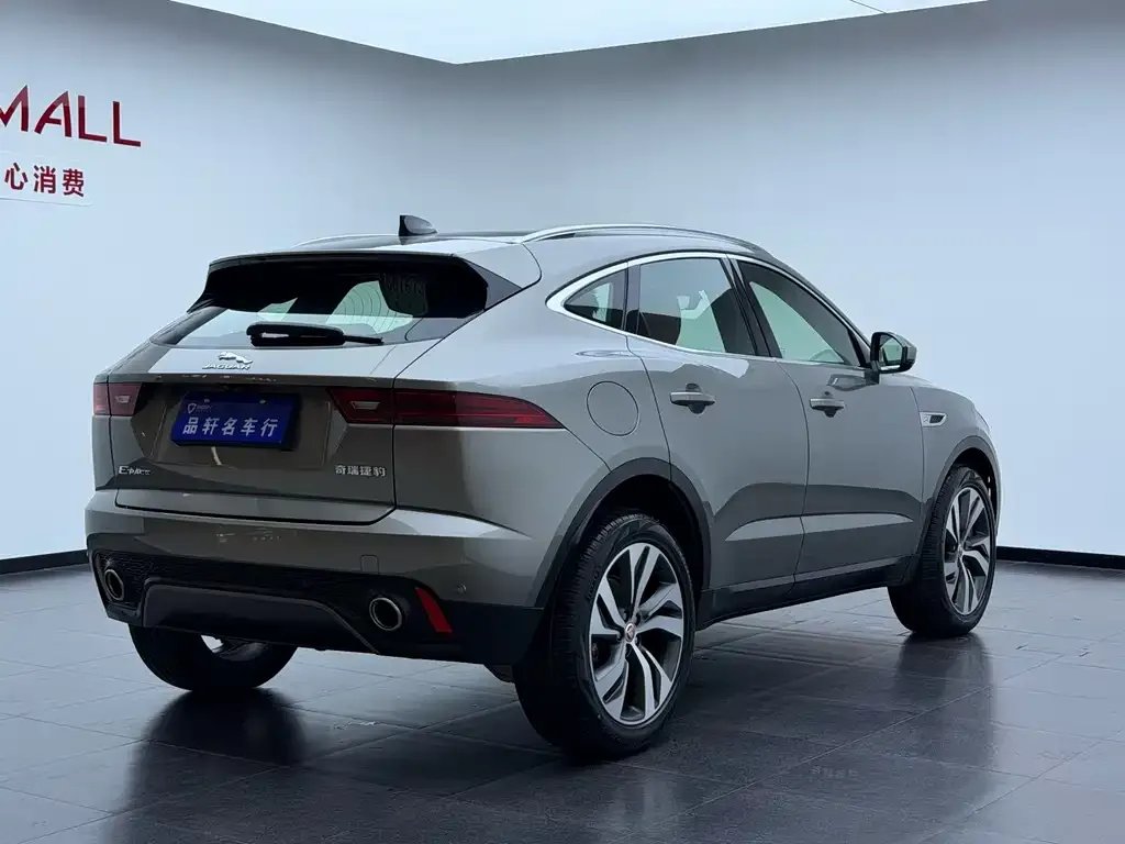 Jaguar E-PACE — фото 7