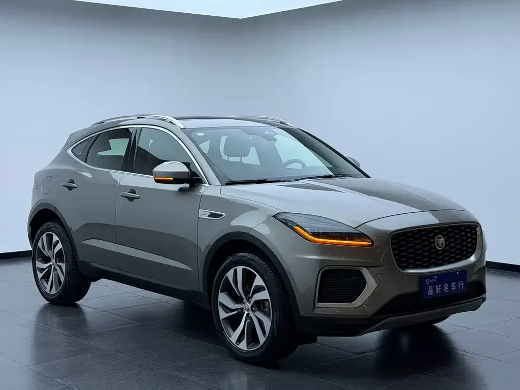 Jaguar E-PACE — фото 8