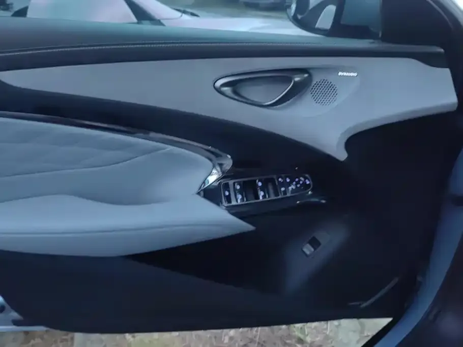 BYD Seal — фото 2