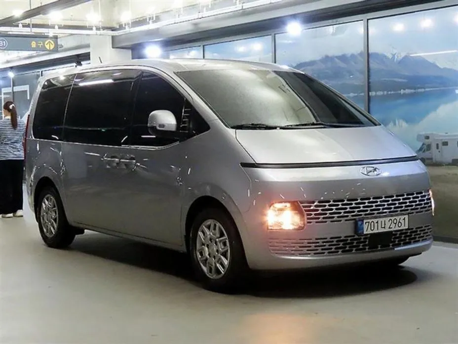 Hyundai Staria — фото 1