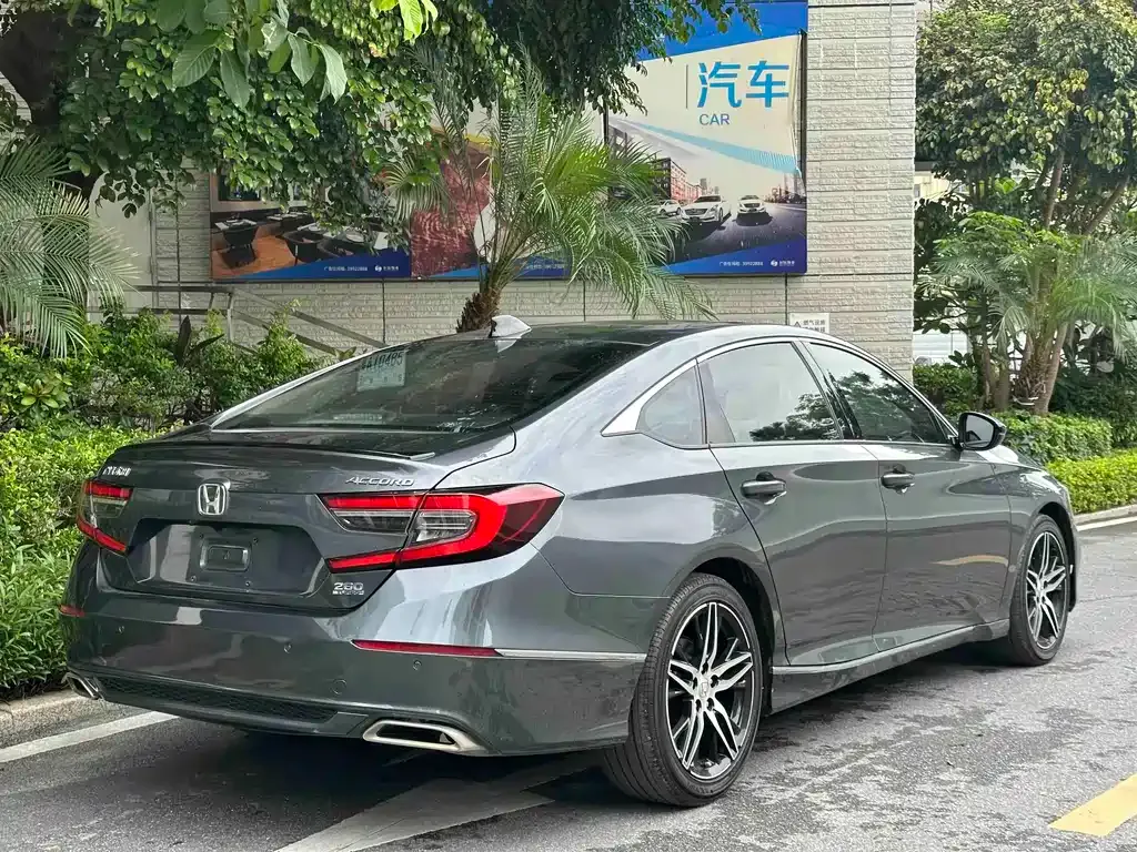 Honda Accord — фото 8