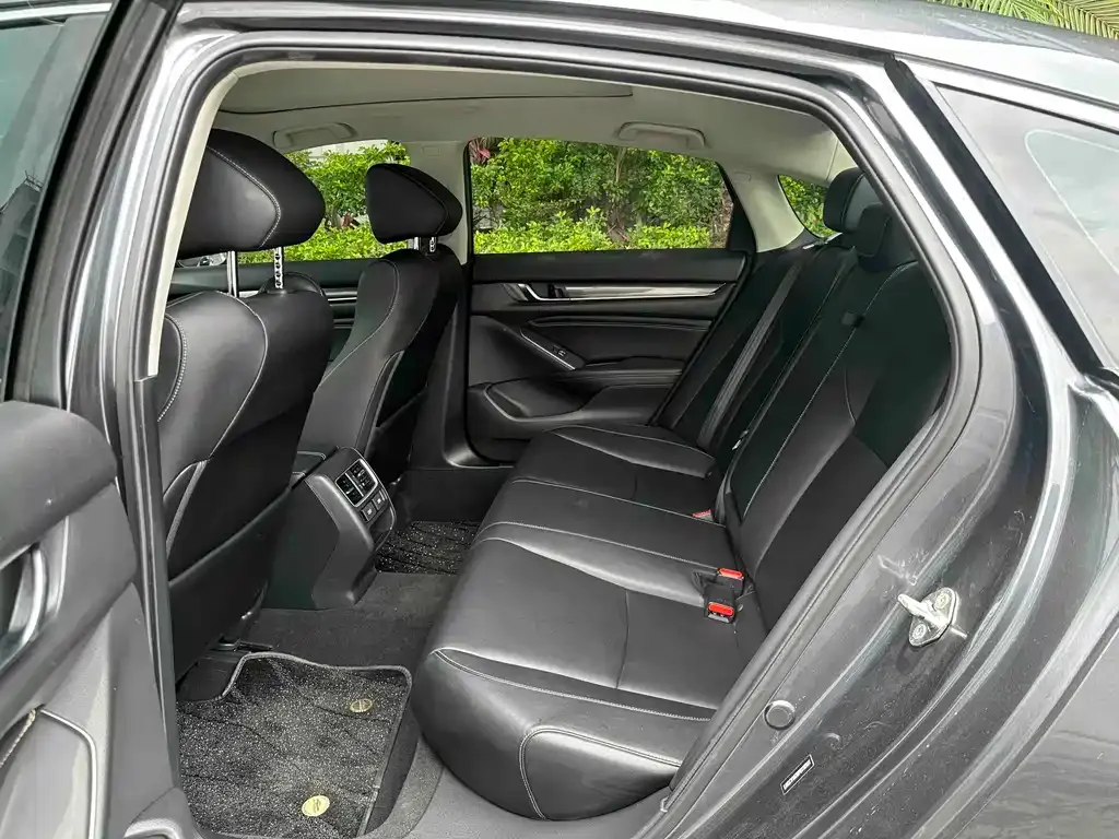 Honda Accord — фото 4