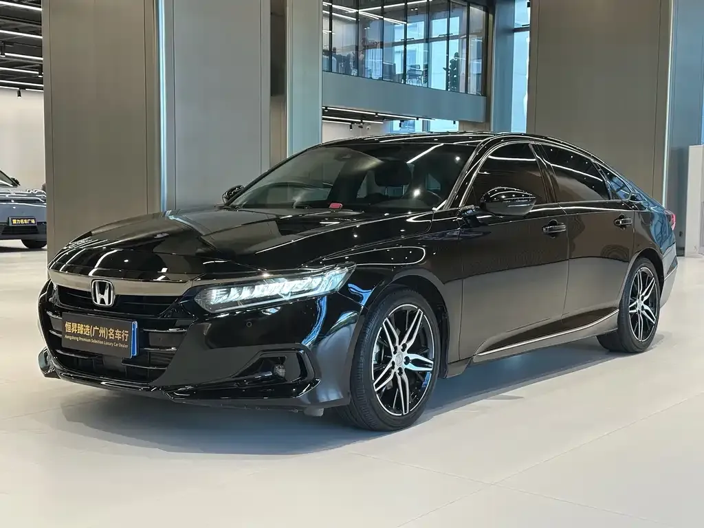 Honda Accord — фото 1