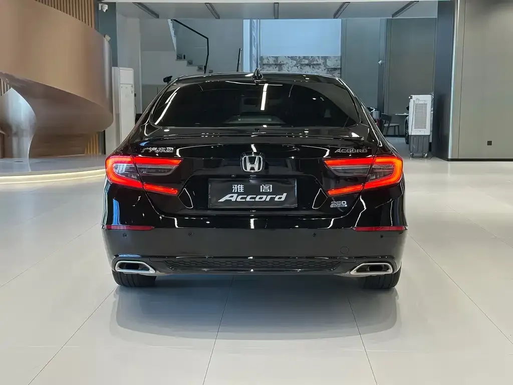 Honda Accord — фото 10