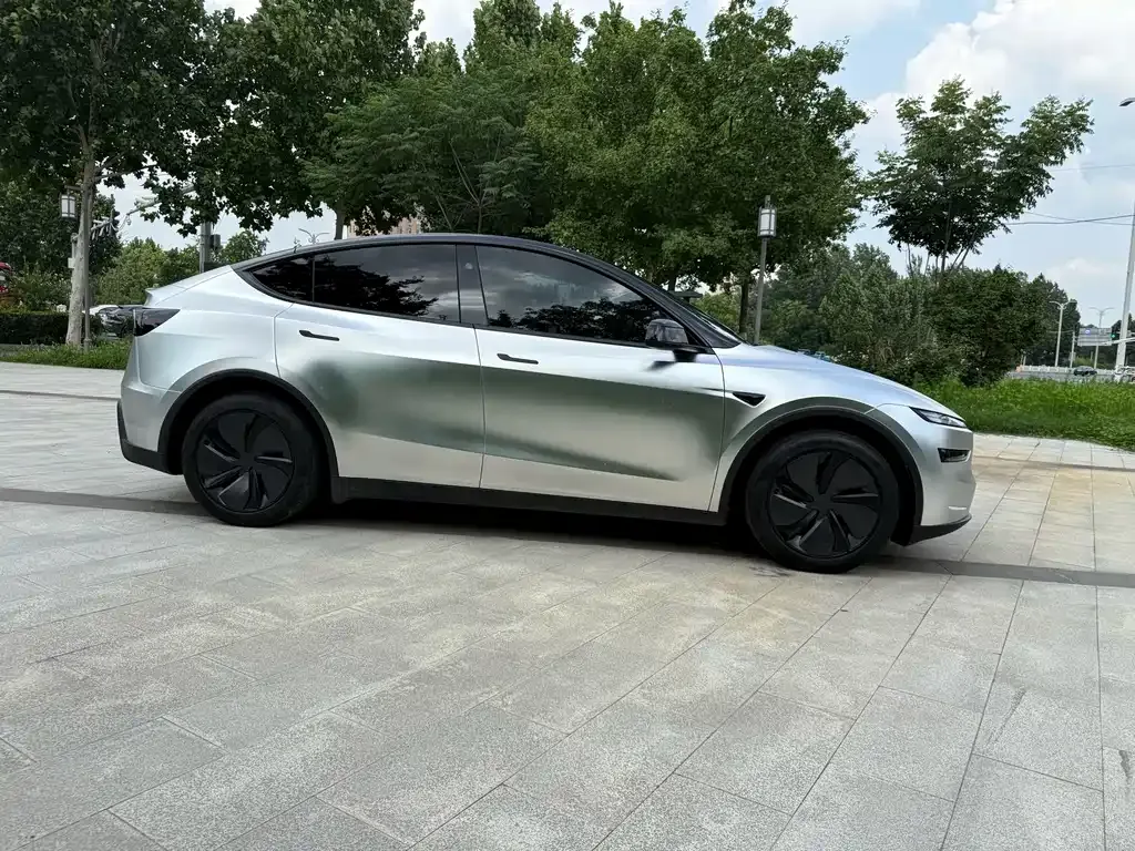 Tesla Model Y — фото 9