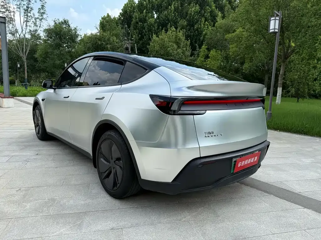 Tesla Model Y — фото 5