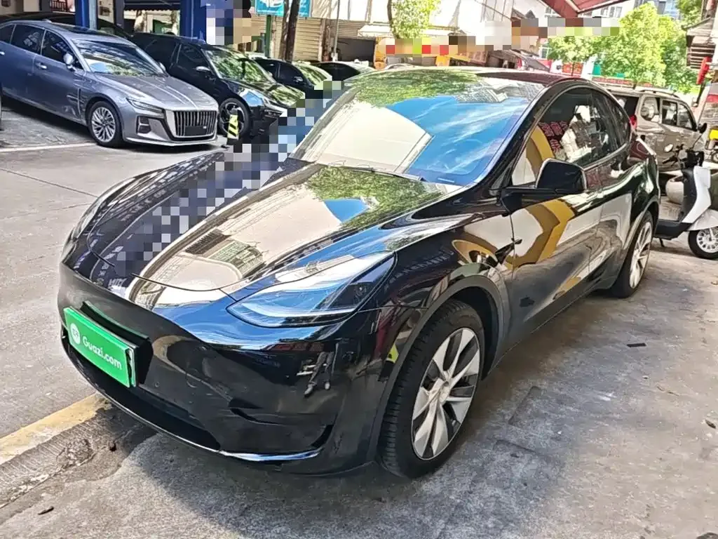 Tesla Model Y — фото 1