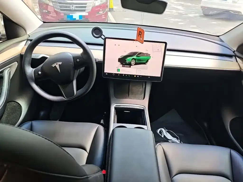 Tesla Model Y — фото 8