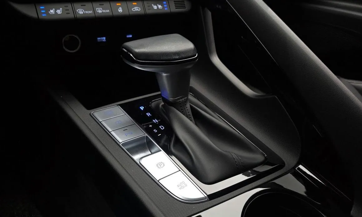 Hyundai AVANTE — фото 4