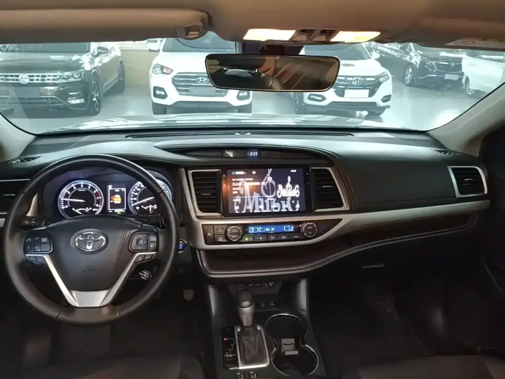 Toyota Highlander — фото 6