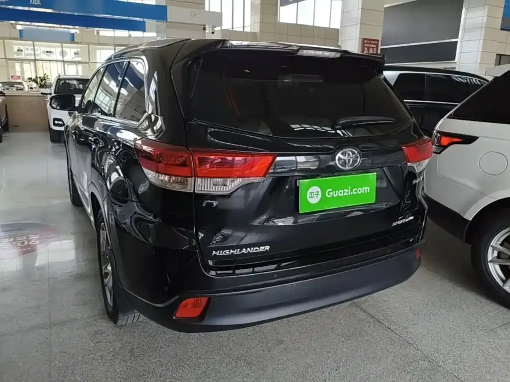 Toyota Highlander — фото 10