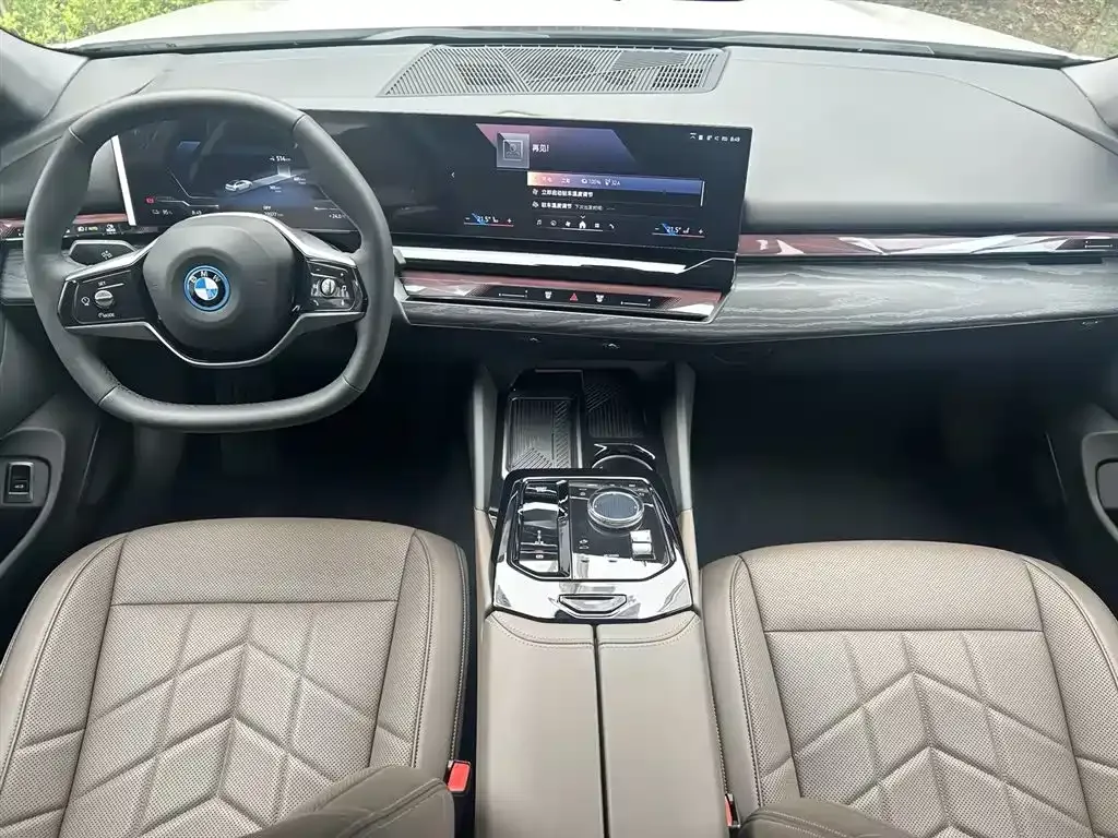 BMW i5 — фото 10