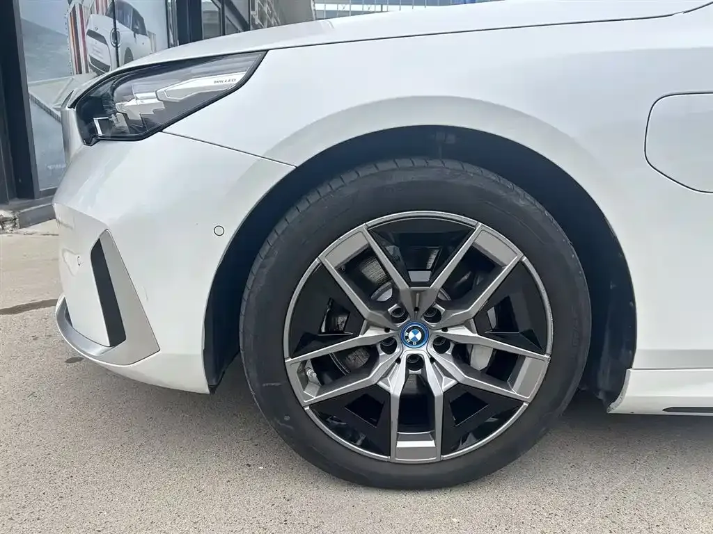 BMW i5 — фото 7