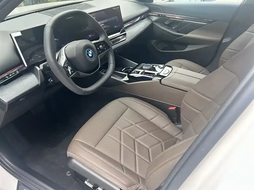 BMW i5 — фото 6