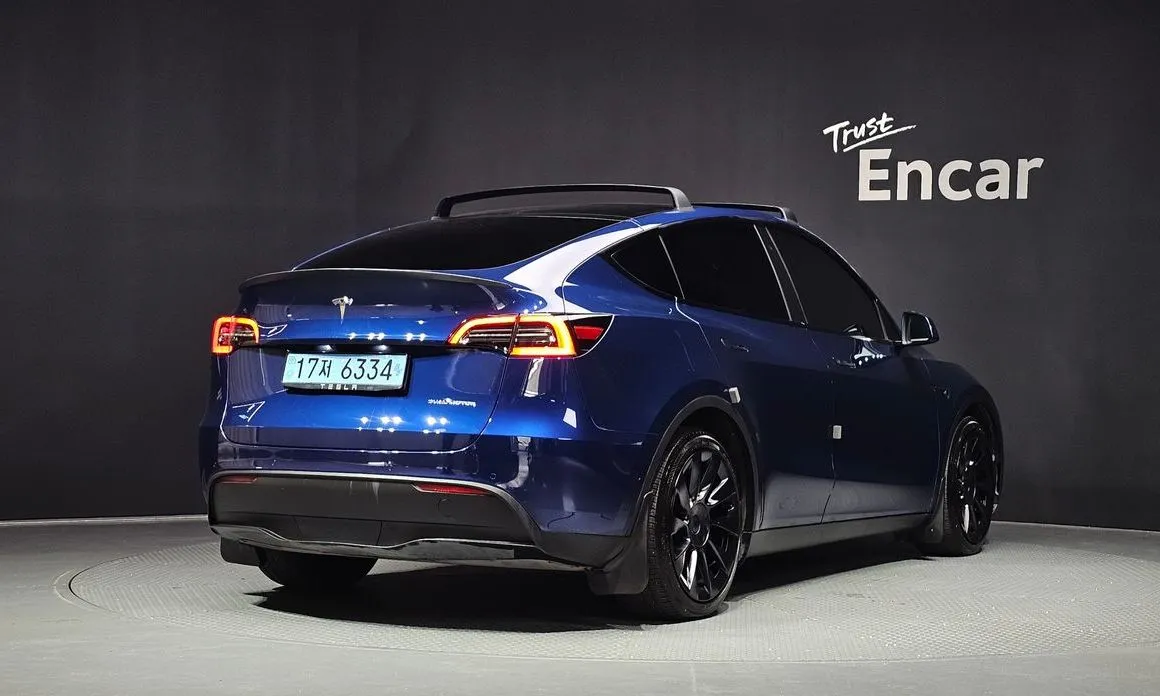 Tesla Model Y — фото 8