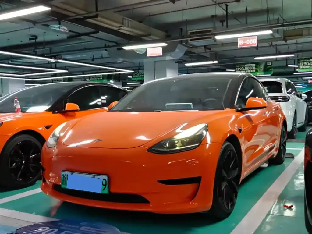 Tesla Model 3 — фото 1