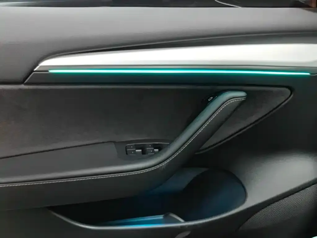 Tesla Model 3 — фото 4