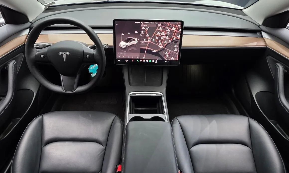 Tesla Model 3 — фото 10