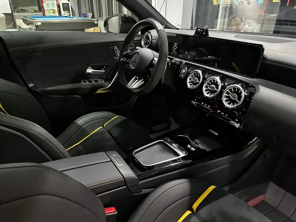 Mercedes-Benz CLA AMG — фото 8