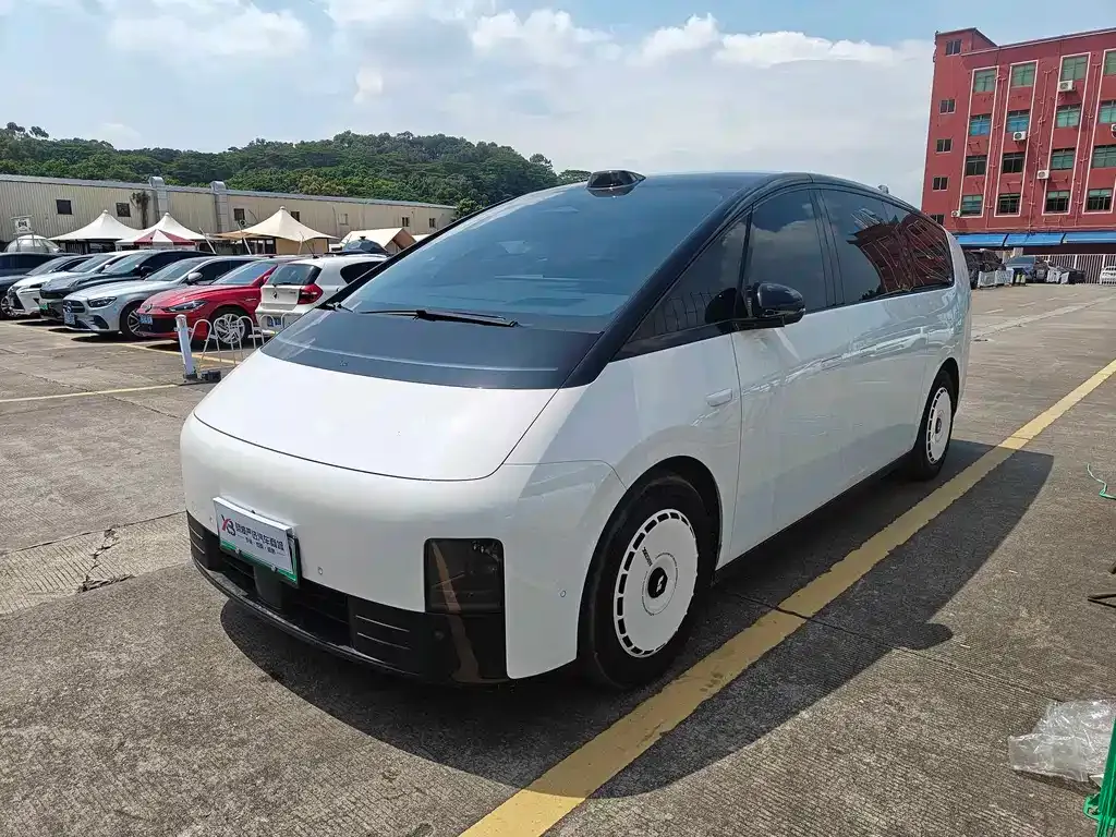 Li Auto MEGA — фото 1