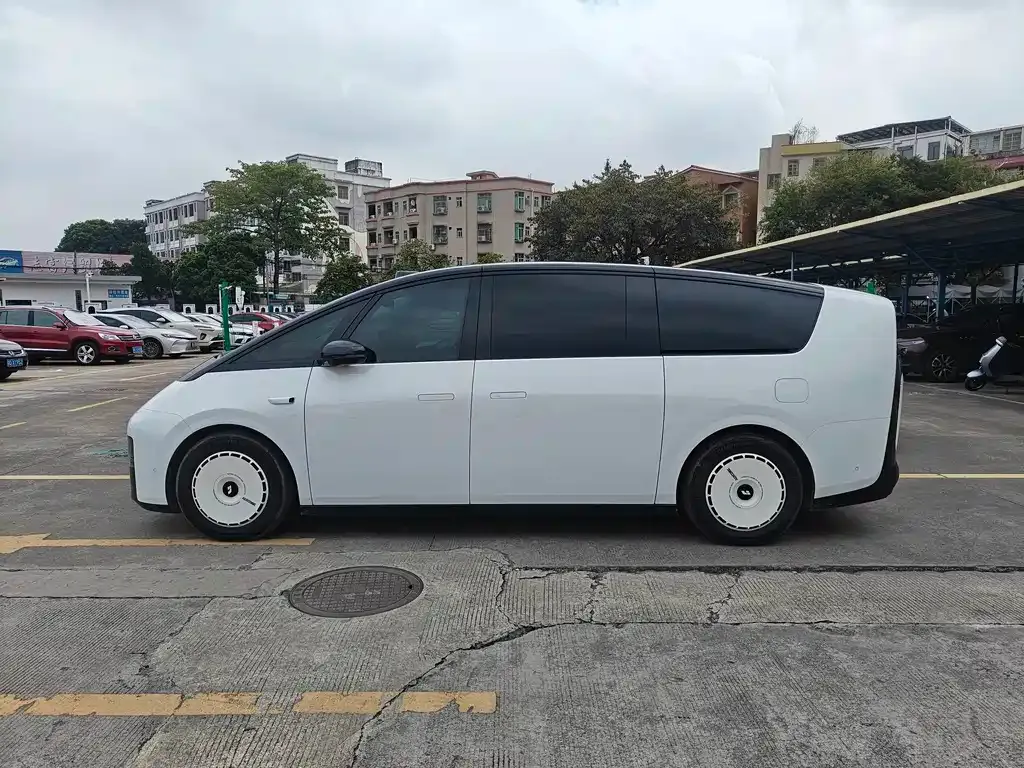 Li Auto MEGA — фото 7