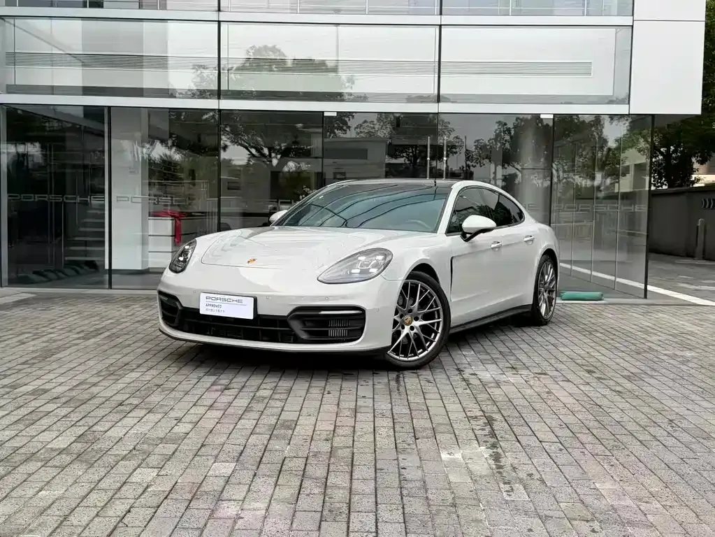 Porsche Panamera — фото 1