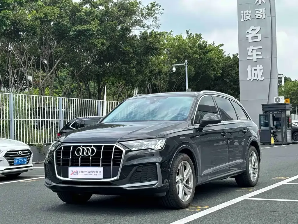 Audi Q7 — фото 1