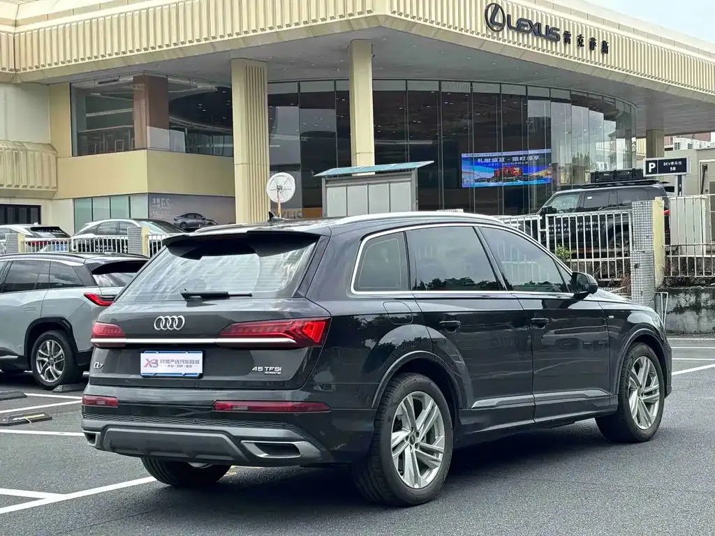 Audi Q7 — фото 5