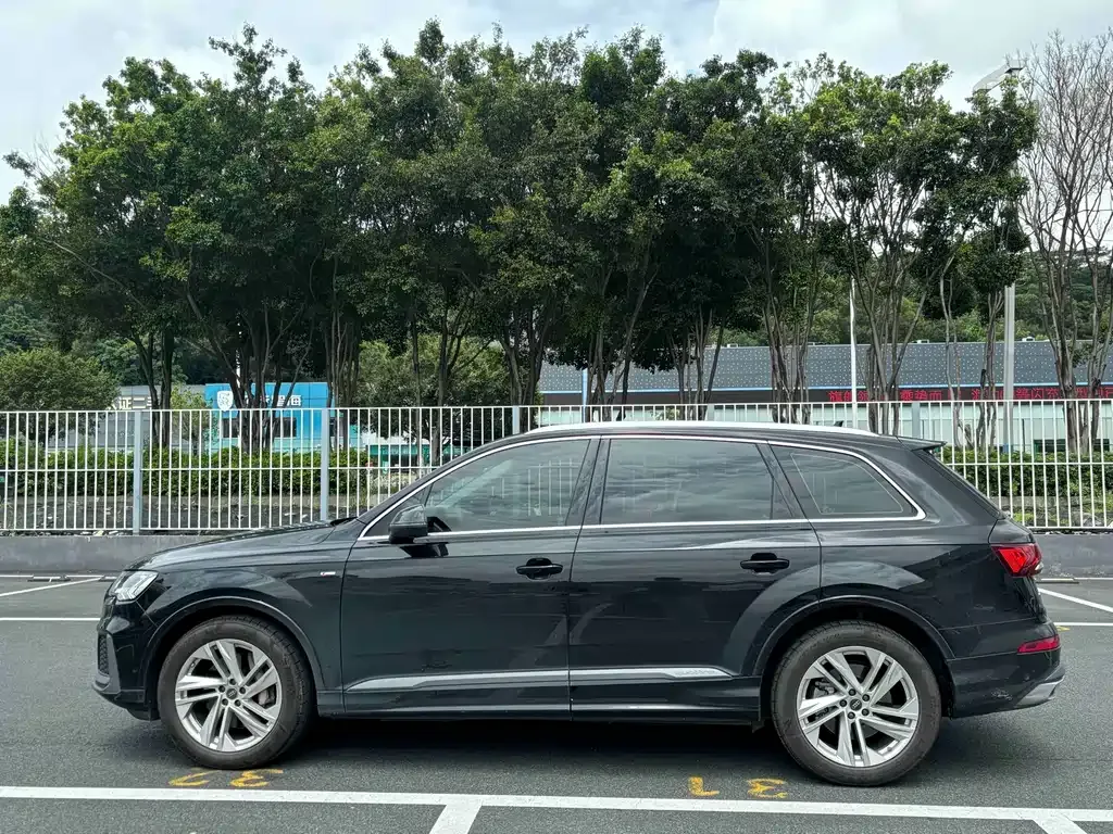 Audi Q7 — фото 8