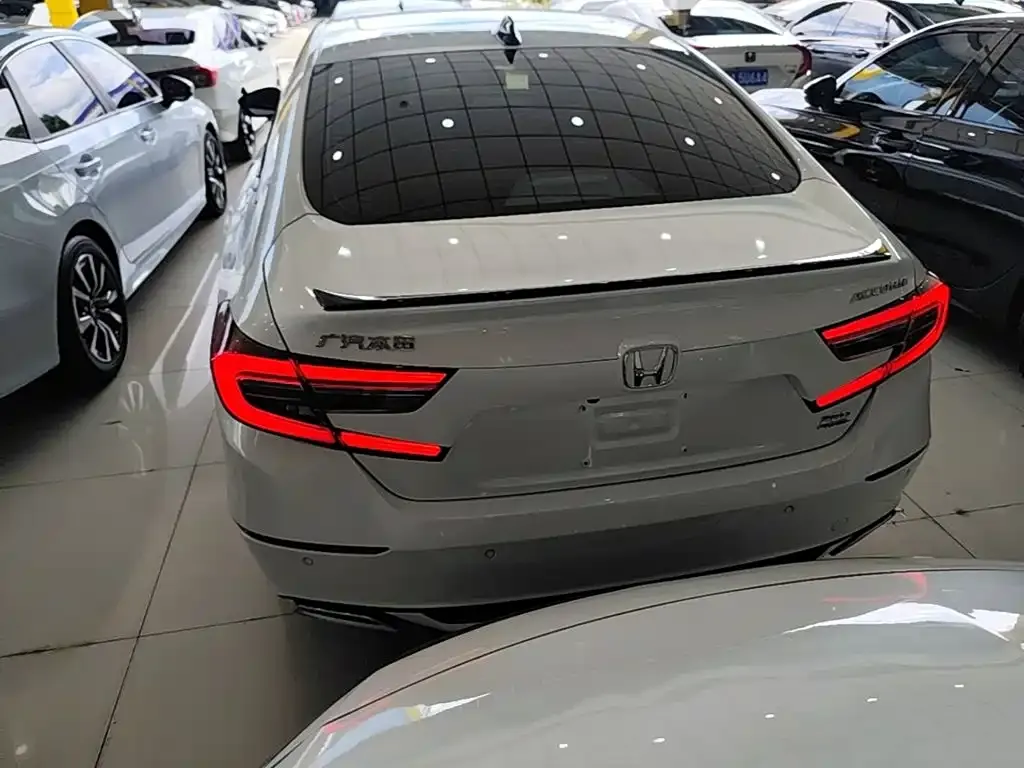 Honda Accord — фото 6