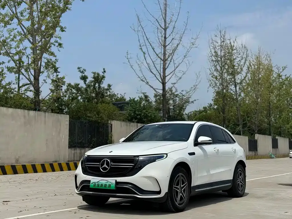 Mercedes-Benz EQC — фото 1