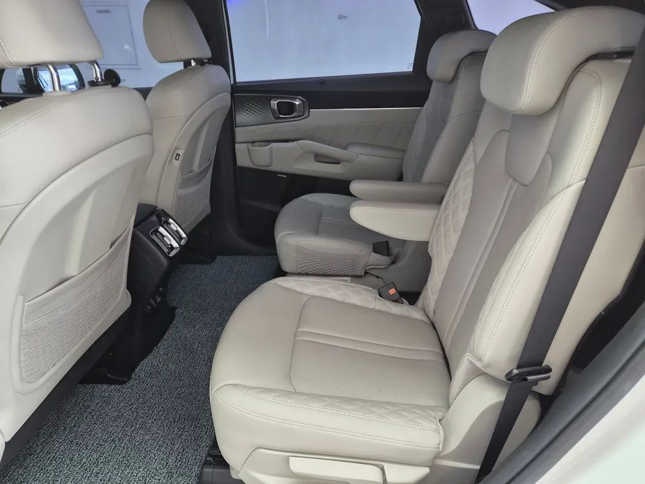 Kia Sorento — фото 9