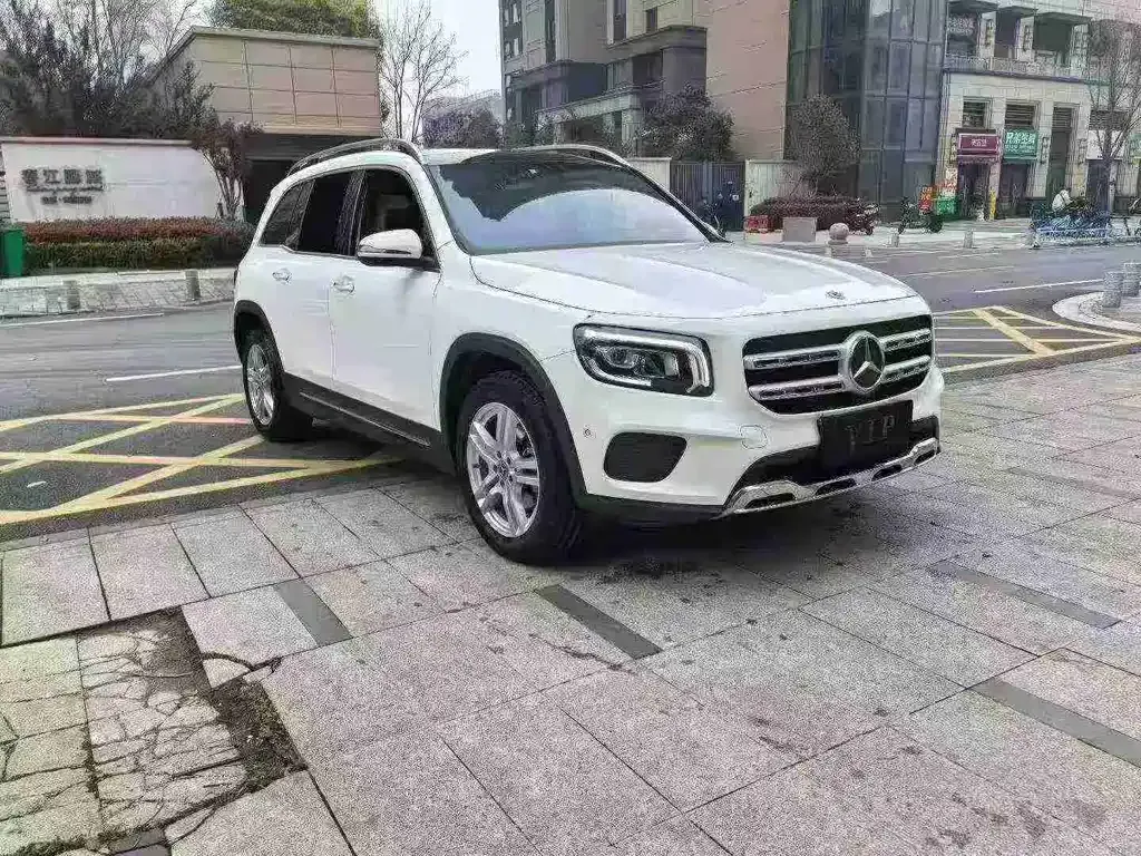 Mercedes-Benz GLB — фото 1