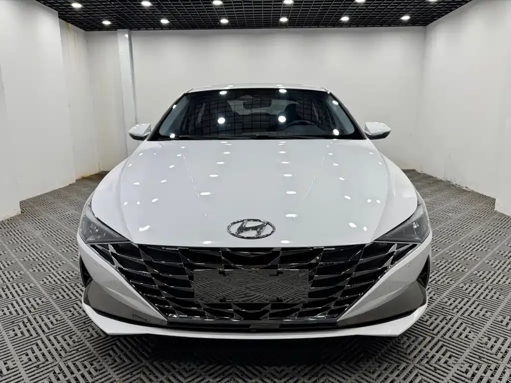 Hyundai Elantra — фото 8