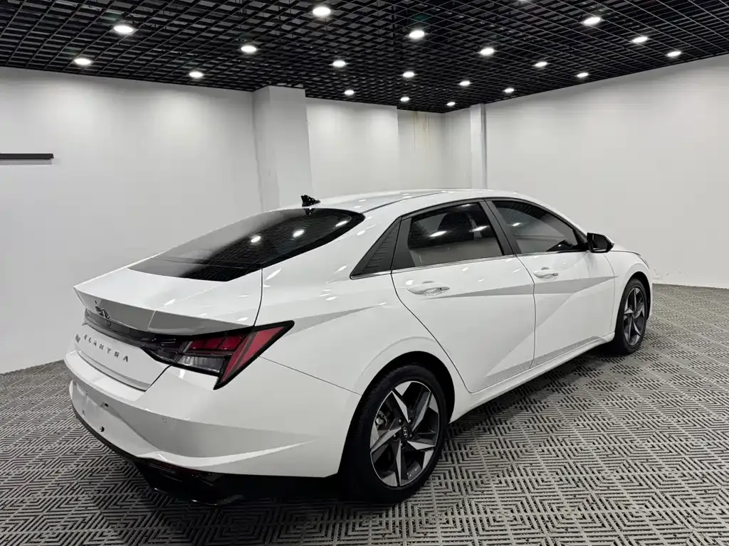 Hyundai Elantra — фото 6