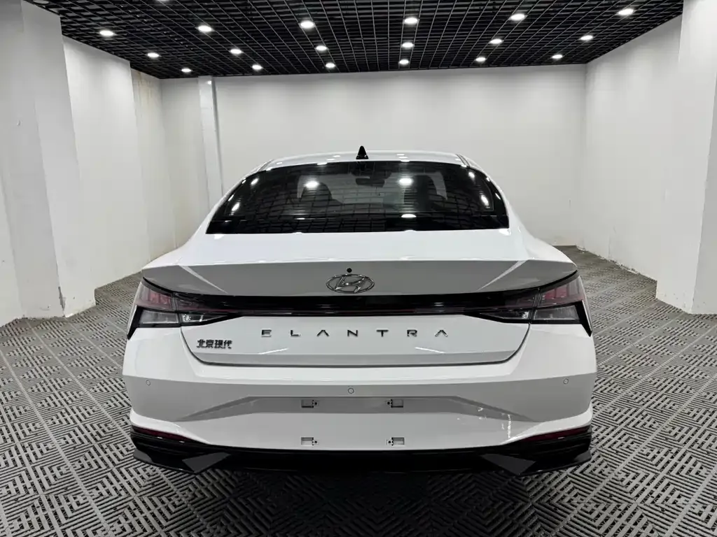 Hyundai Elantra — фото 5