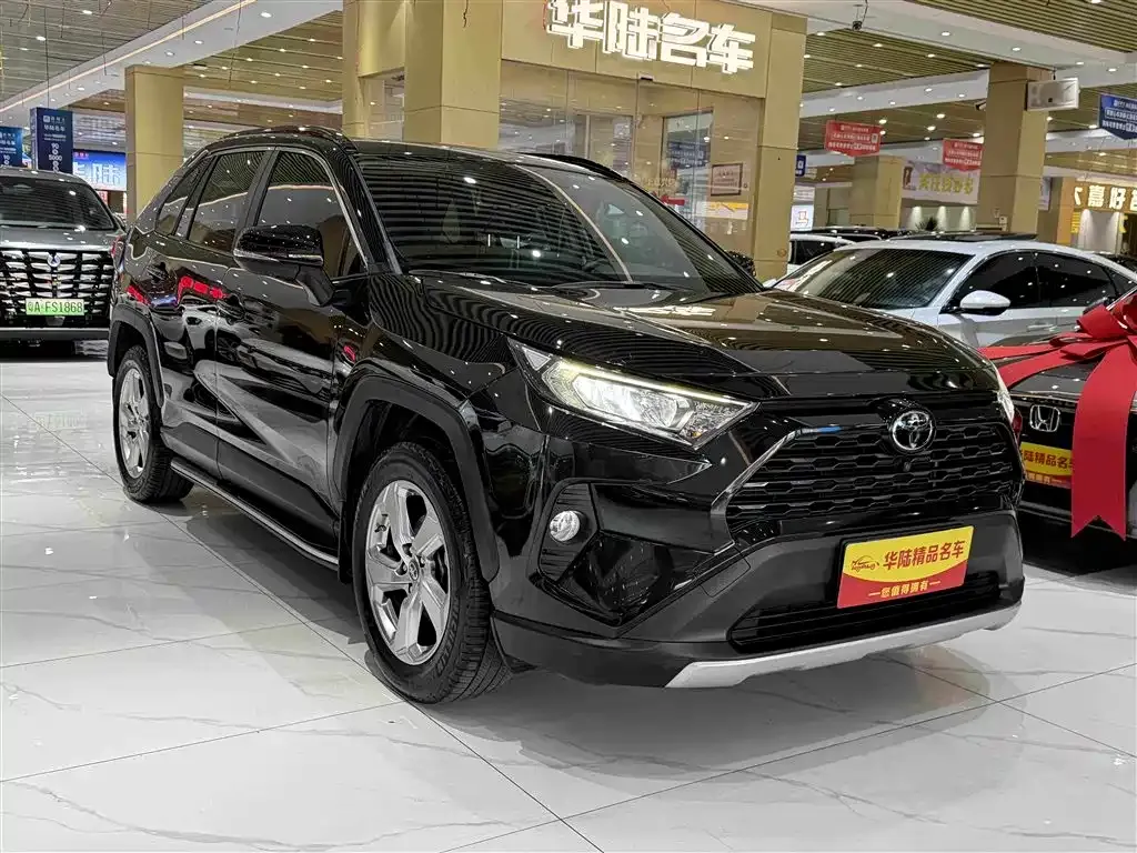 Toyota RAV4 — фото 3