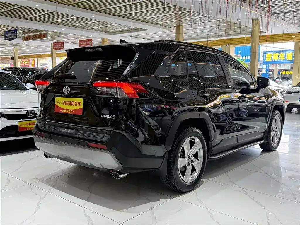 Toyota RAV4 — фото 6