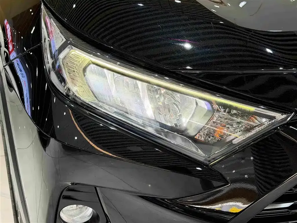 Toyota RAV4 — фото 10
