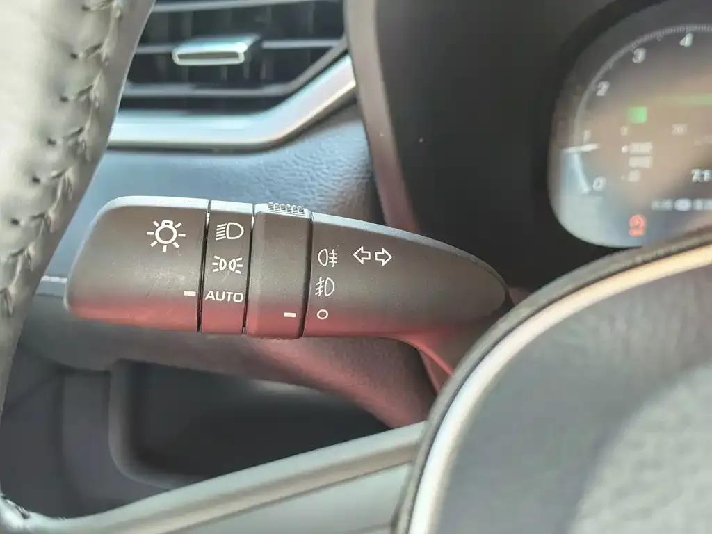 Toyota RAV4 — фото 4