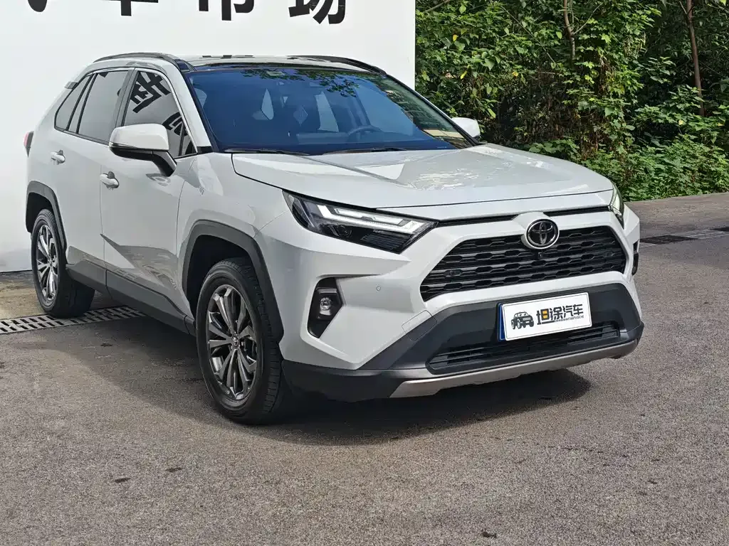 Toyota RAV4 — фото 9